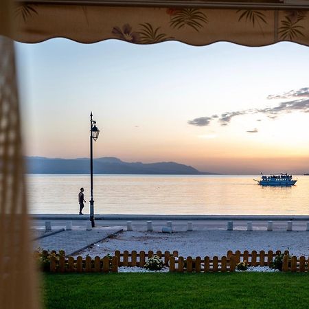 Loutraki Sea Sunset Daire Dış mekan fotoğraf
