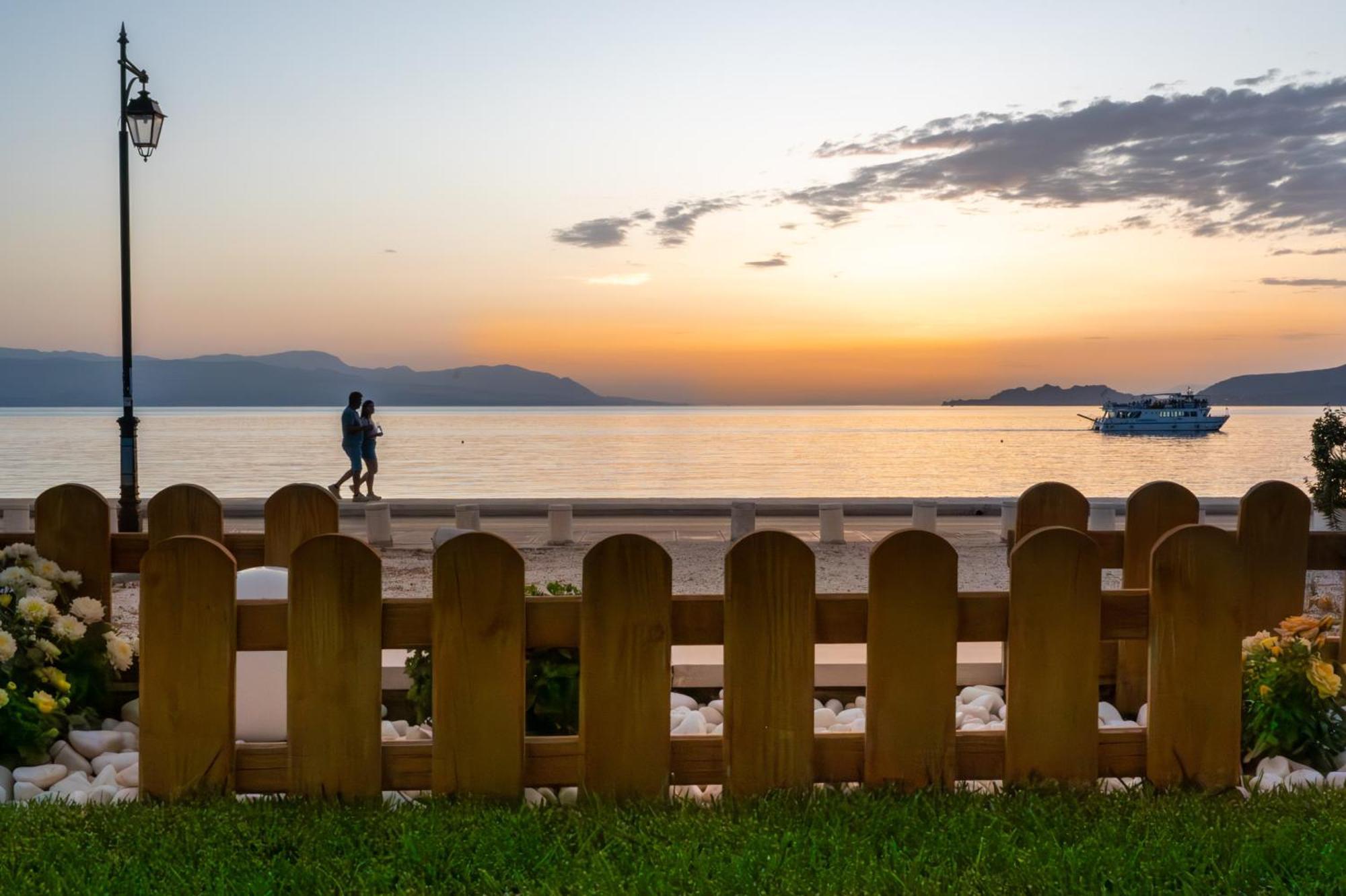 Loutraki Sea Sunset Daire Dış mekan fotoğraf