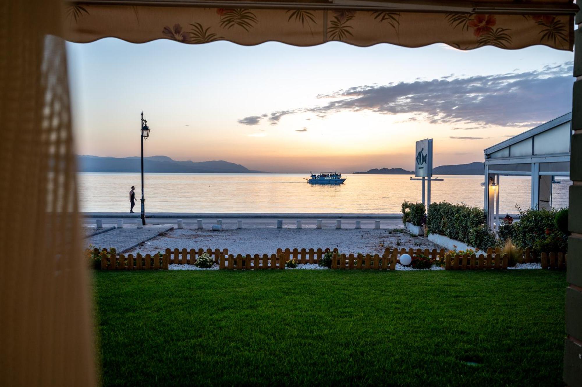 Loutraki Sea Sunset Daire Dış mekan fotoğraf
