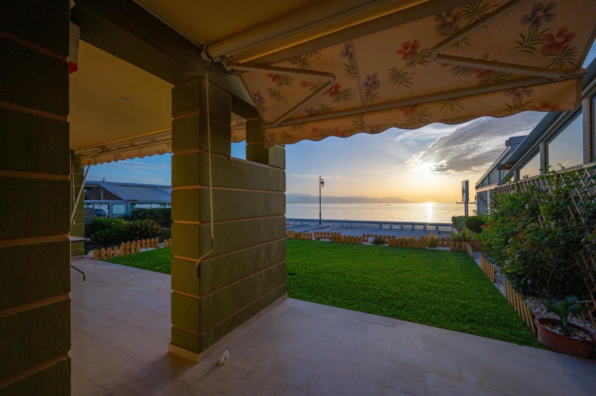 Loutraki Sea Sunset Daire Dış mekan fotoğraf
