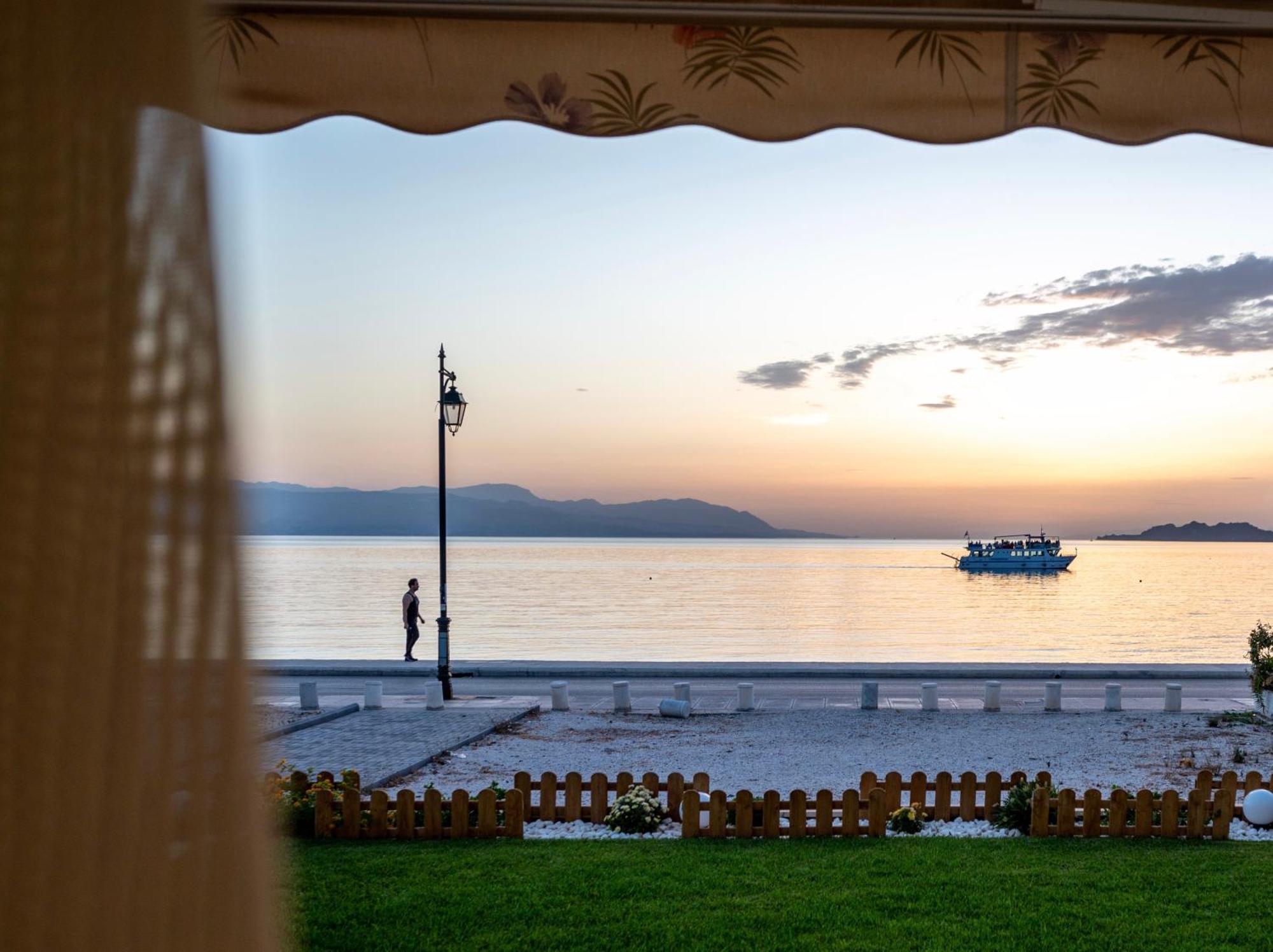Loutraki Sea Sunset Daire Dış mekan fotoğraf